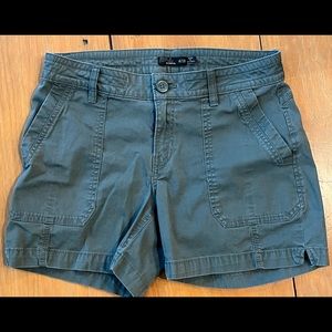 Prana 4” hem shorts